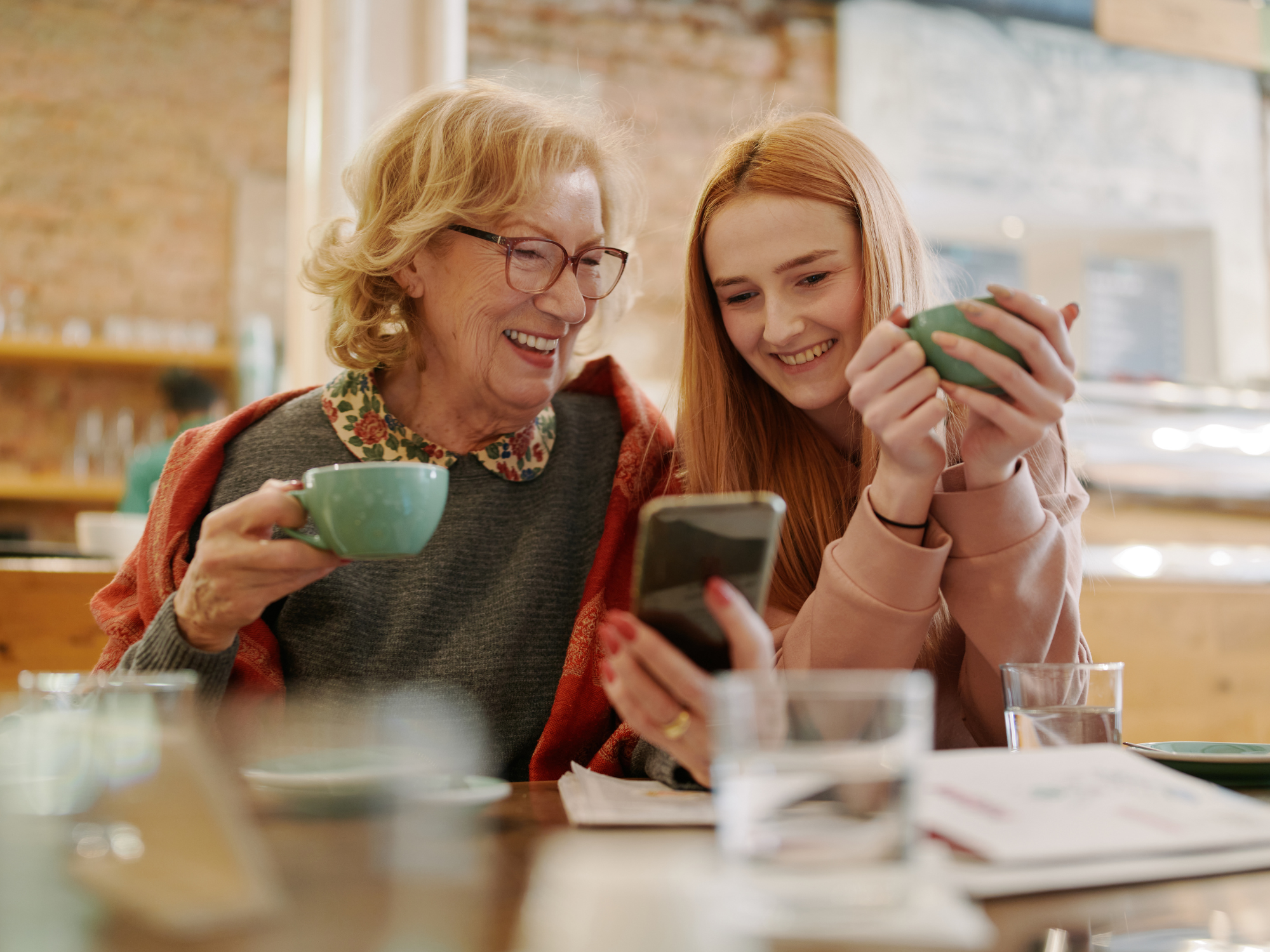 Cyfrowi entuzjaści i sceptycy – seniorzy w świecie nowych technologii