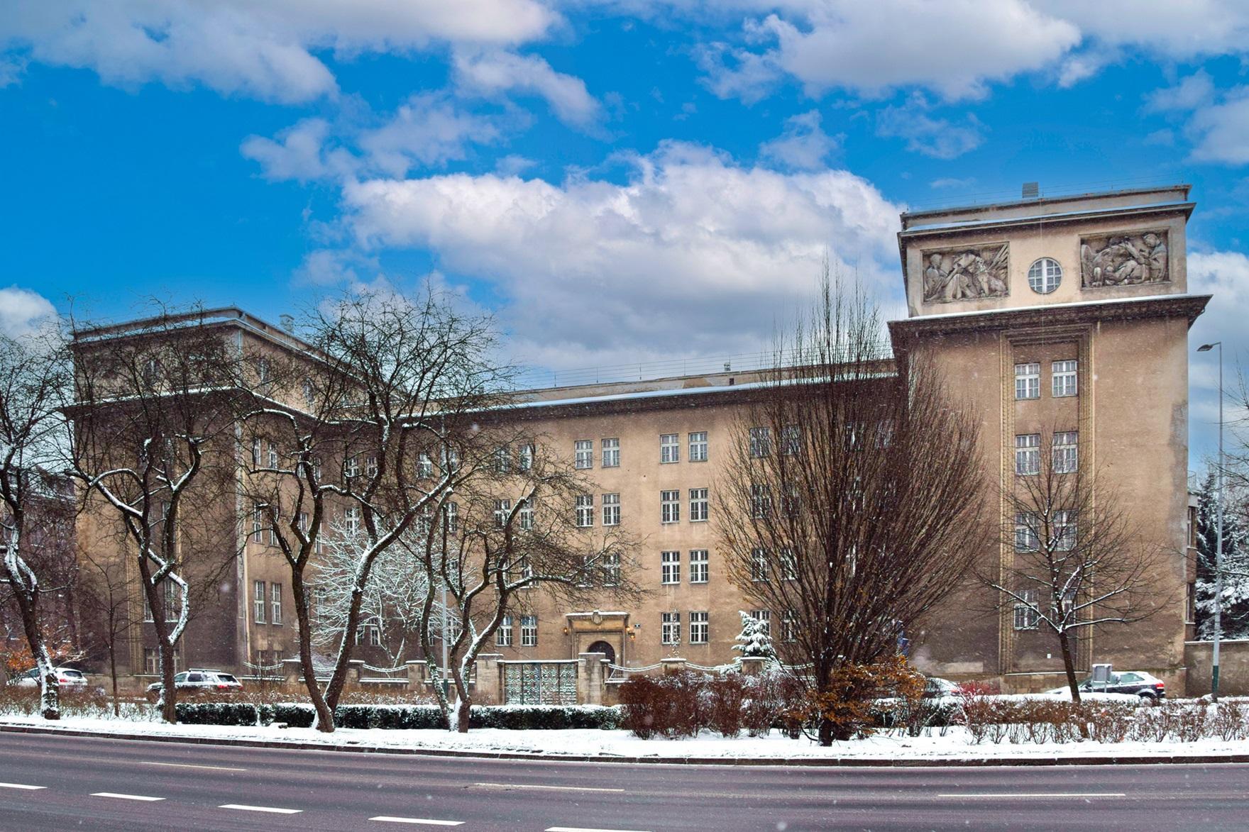 Krakowski Kampus Uniwersytetu SWPS - budynek z zewnątrz