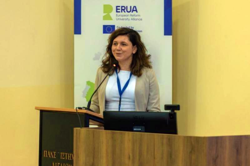 Barbara Dmowska przemawia na Szczycie ERUA 2025