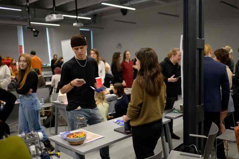 Studenci Uniwersytetu SWPS w Warszawie podczas obchodów Dnia ERUA
