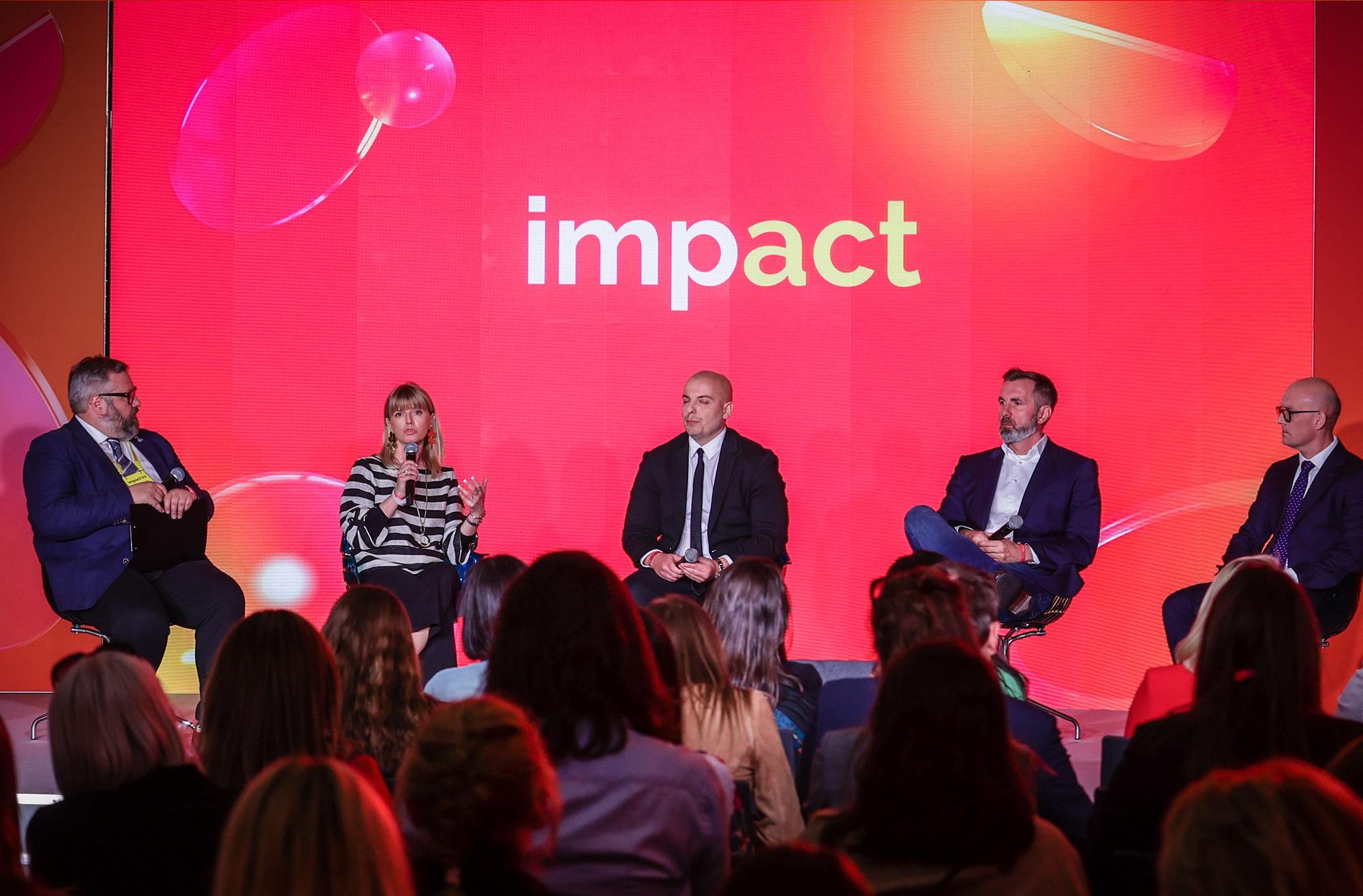 Profesor Katarzyna Januszkiewicz z Uniwersytetu SWPS podczas konferencji Impact'23
