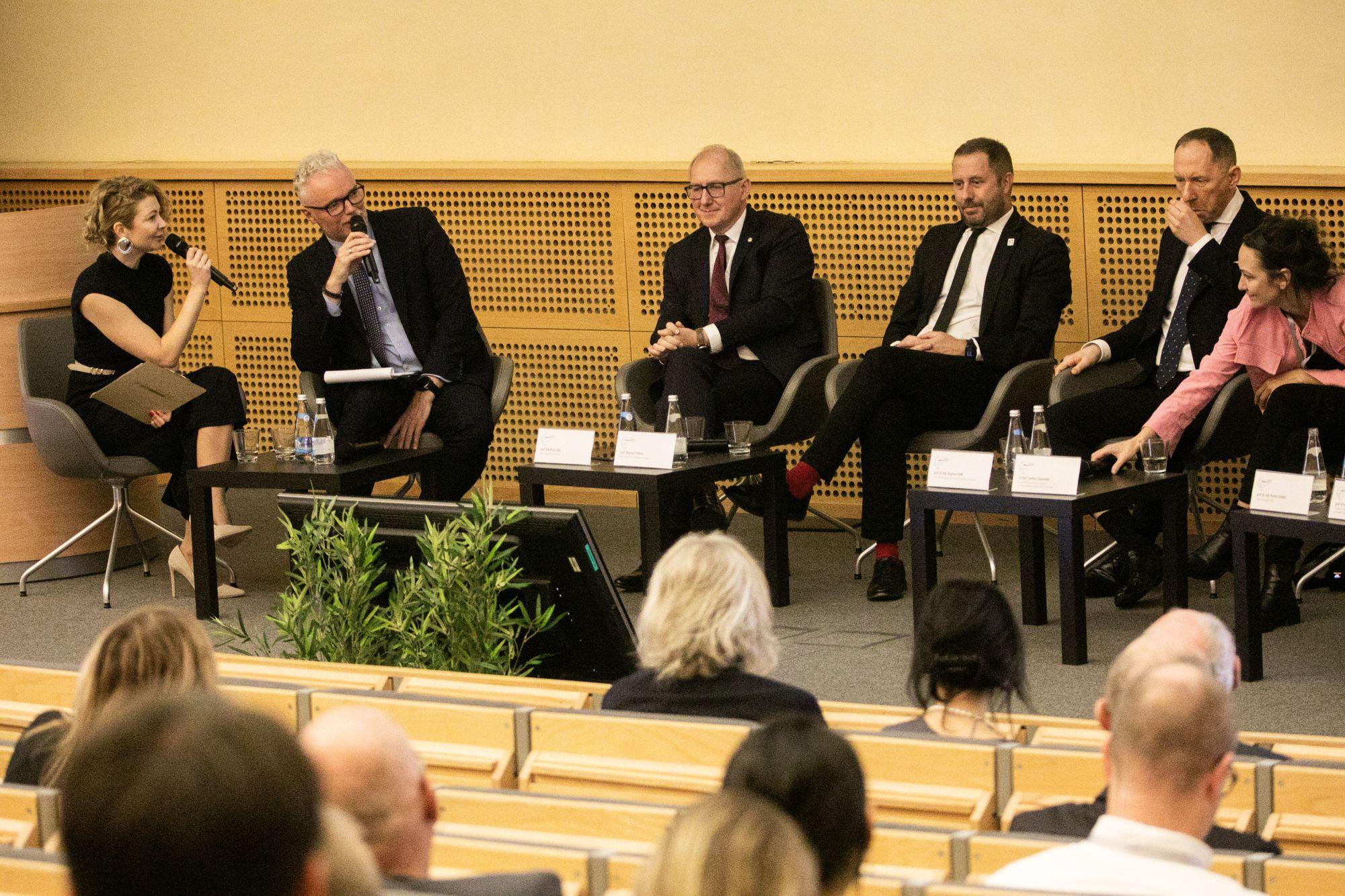 Jeden z paneli podczas ArtTechScience 2025. Zdj. Kris Ćwik