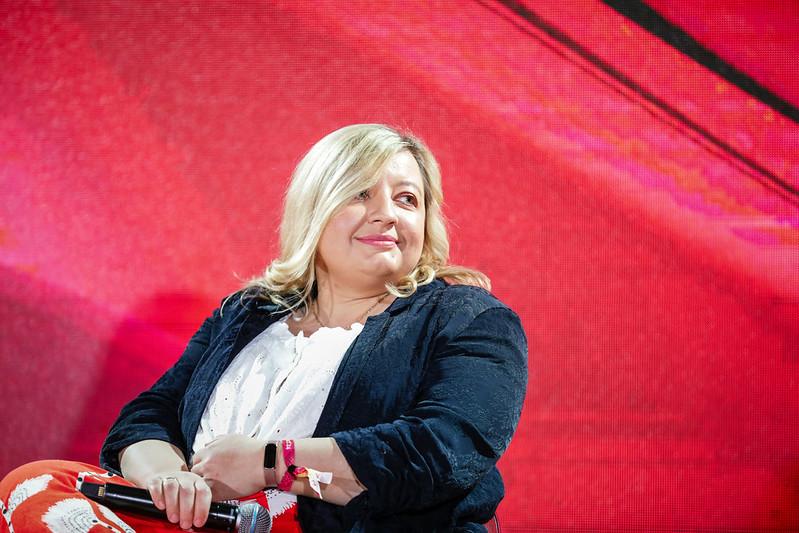 Profesor Paula Pustułka podczas dyskusji na Impact 2024