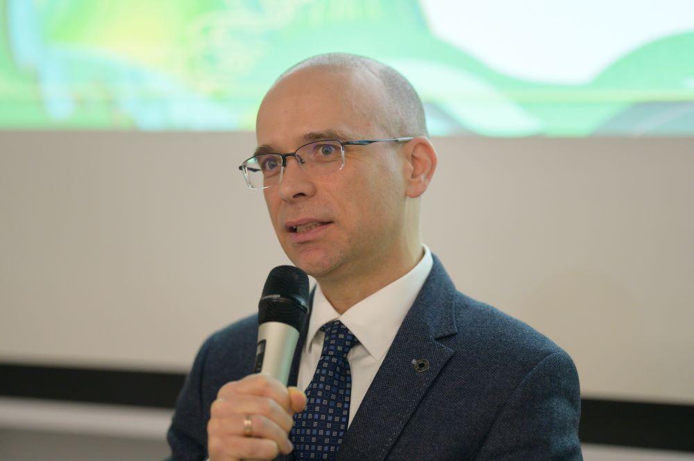Profesor Marcin Jacoby, kierownik Zakładu Studiów Azjatyckich na Uniwersytecie SWPS, otwiera szkolenie dla lektorów języka chińskiego