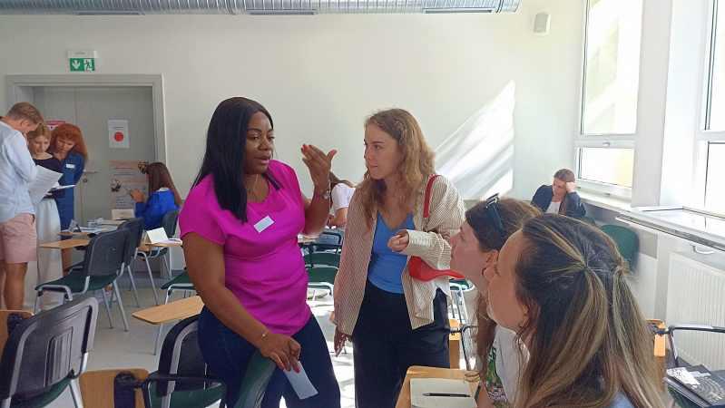 Studenci na zajęciach w Szkole Letniej Rządów Prawa 2024 na USWPS