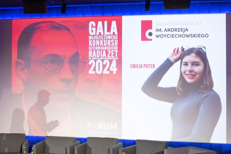 Slajd ze zdjęciem Emilii Putek, laureatki Młodzieżowego Konkursu Dziennikarskiego Radia ZET