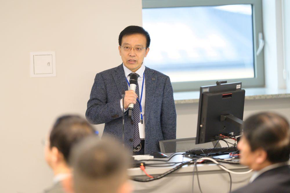Profesor Shi Jinsheng prowadzi wykład podczas szkolenia dla lektorów języka chińskiego na Uniwersytecie SWPS