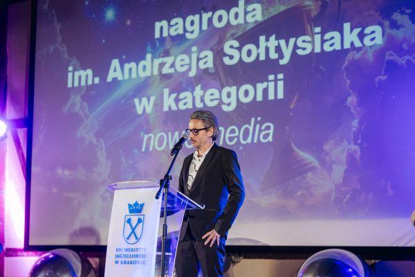 Gala Nagrody Stowarzyszenia PRom 2026. Łukasz Skorupski przemawia z mównicy