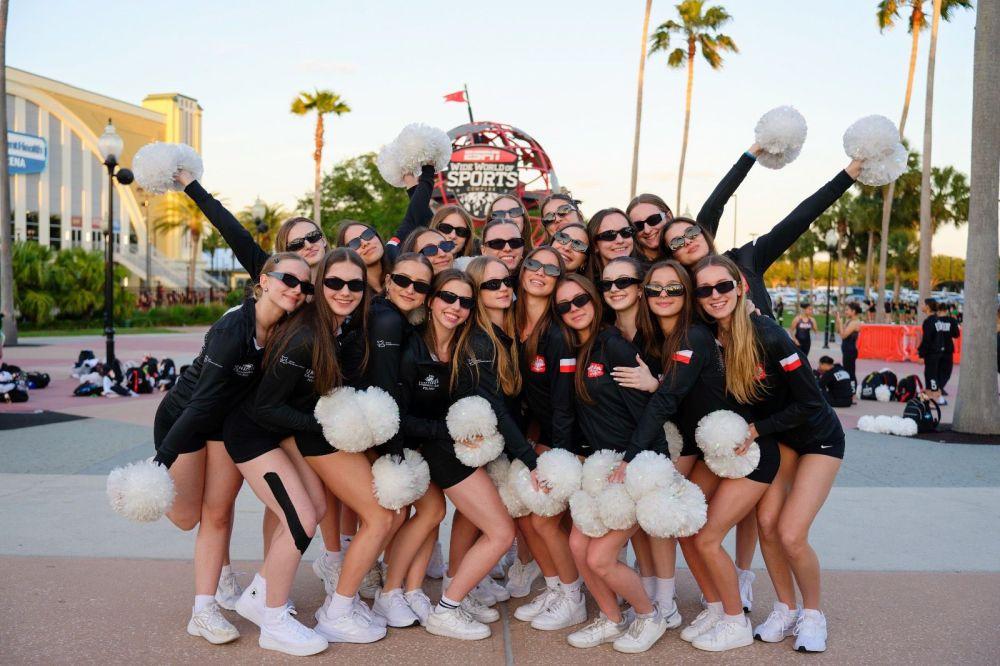 Reprezentantki Polski w cheerleadingu sportowym w kategorii Senior Pom w Orlando na Florydzie