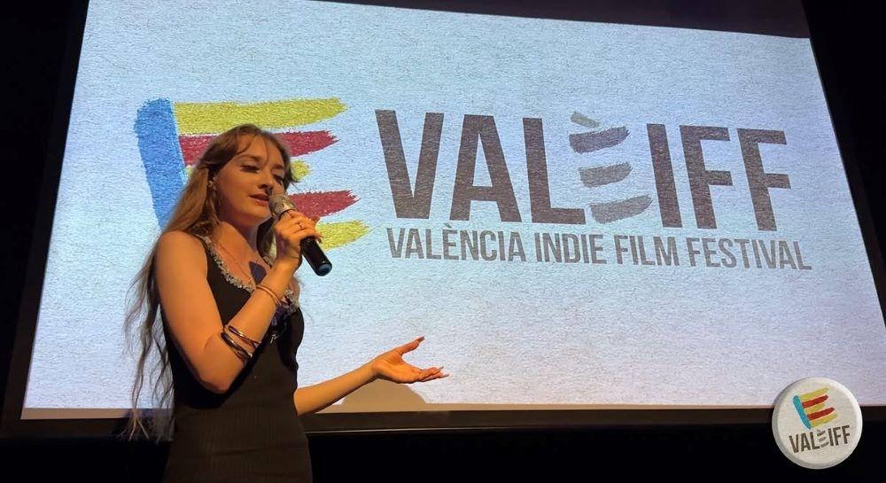 Karolina Krzyżaniak prezentuje swój film na València Indie Film Festival